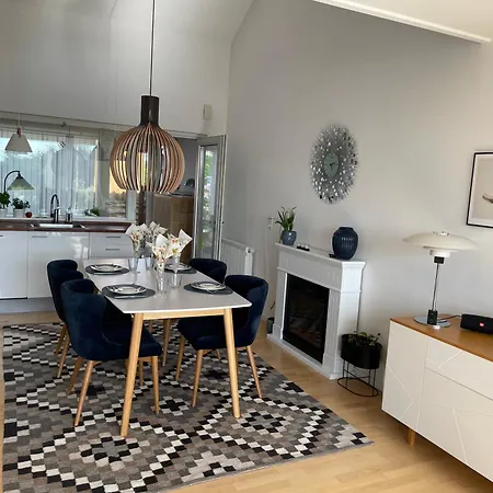 Velindrettet Raekkehus Med Fantastisk Udsigt *
