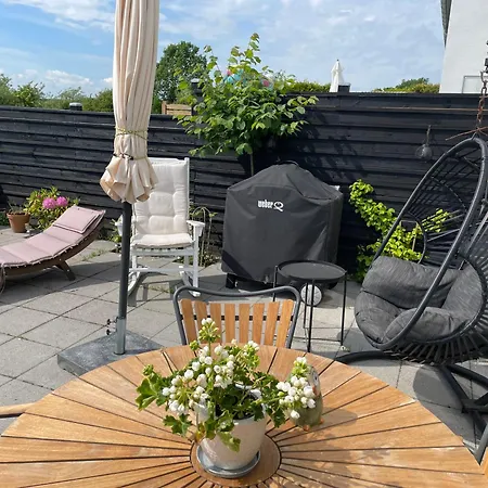 Velindrettet Raekkehus Med Fantastisk Udsigt